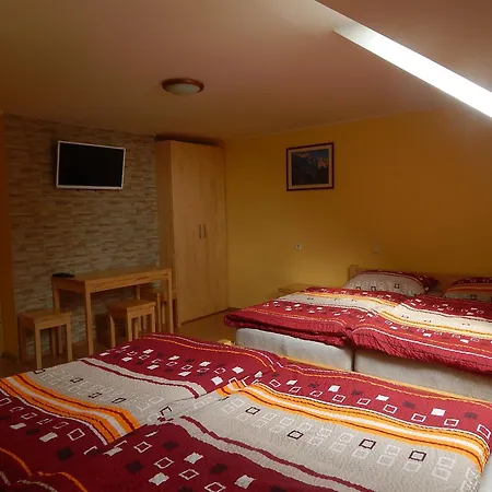Konukevi Pr Ambruzarju & 3*