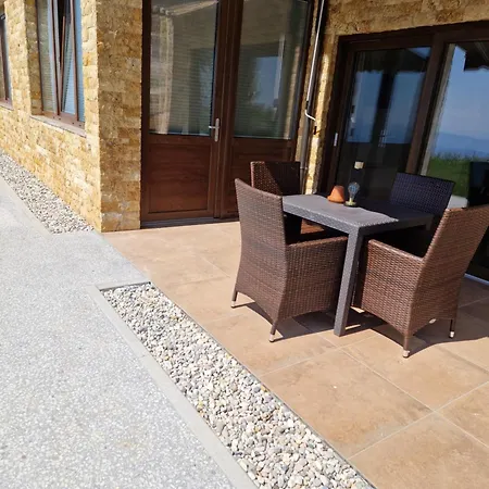 Pr Ambruzarju & Guest house